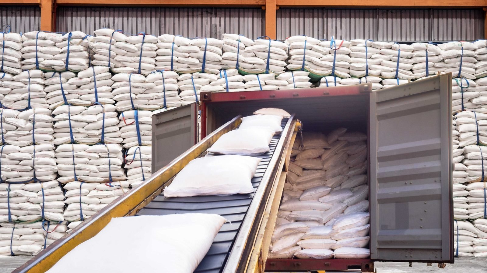 Pirex poultry feed, sacks and pellets